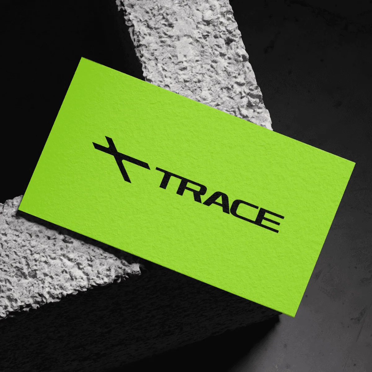 Carte de visite Trace sur un bloc de béton